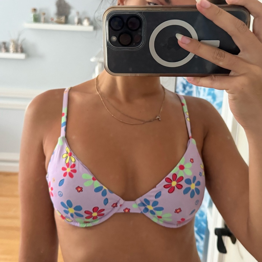 Dippin daisy’s patterned bikini top